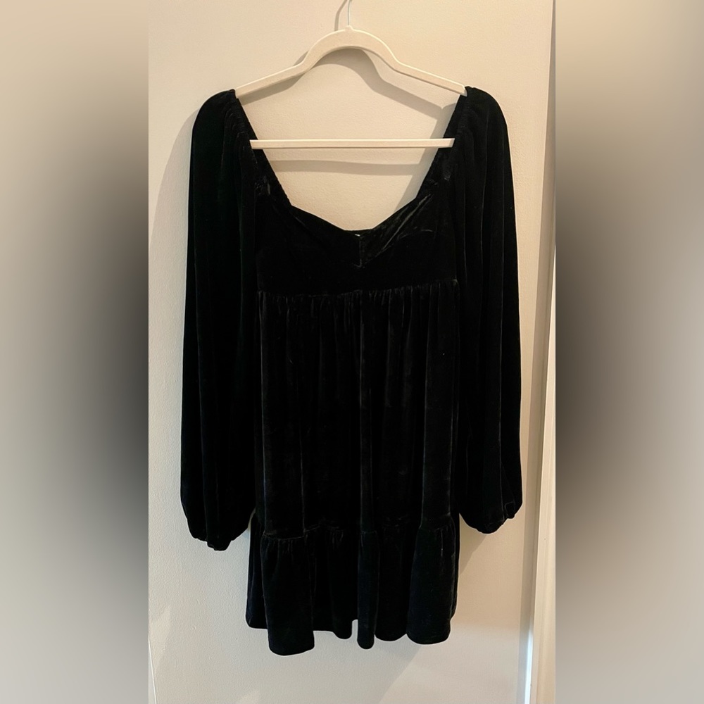 AURA NWT Black Velvet Dress